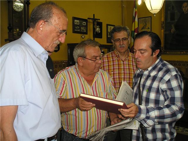 Foto 3 de 3 del artículo «Visita de la Asociación de Amigos del Patrimonio histórico y museístico del Instituto…»