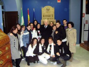 Foto 1 de 3 del artículo «El ex-ministro Miguel Ángel Moratinos visita el Museo Aguilar y Eslava»