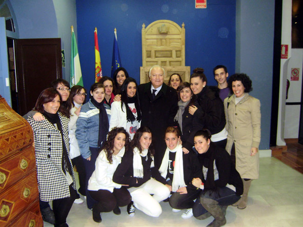 Foto 1 de 3 del artículo «El ex-ministro Miguel Ángel Moratinos visita el Museo Aguilar y Eslava»