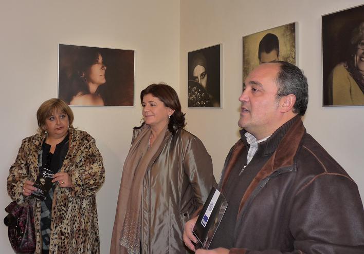 Foto 1 de 3 del artículo «Exposición de fotografías de M. José Carmona, en la sala de exposiciones temporales del…»
