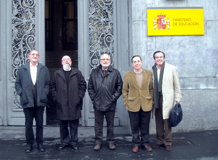 Foto 2 de 2 del artículo «El ministro de Educación se reúne con la Asociación para la Defensa del patrimonio de los…»