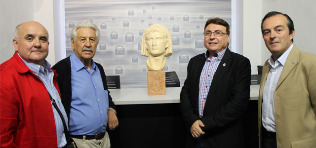Foto 2 de 3 del artículo «La ciudad de Mérida dona un busto de Augusto César al Museo Aguilar y Eslava»