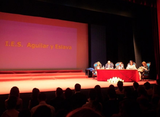Foto 6 de 6 del artículo «Graduación de alumnos y alumnas del Instituto Aguilar y Eslava»