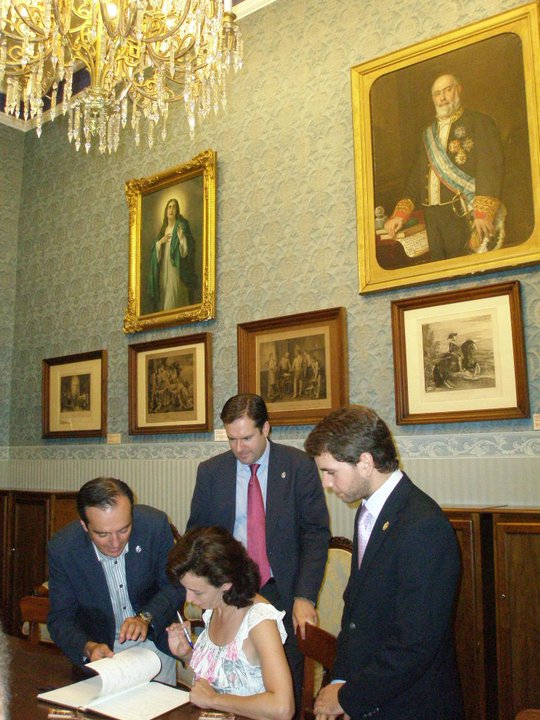 Foto 1 de 7 del artículo «La presidenta de la Diputación, Mª Luisa Ceballos visita el Museo Aguilar y Eslava»