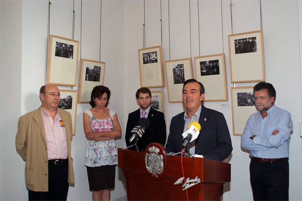 Foto 5 de 7 del artículo «La presidenta de la Diputación, Mª Luisa Ceballos visita el Museo Aguilar y Eslava»