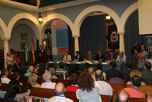 Foto 2 de 4 del artículo «El Presidente de la Junta de Andalucía inaugura las V Jornadas de Institutos Históricos…»