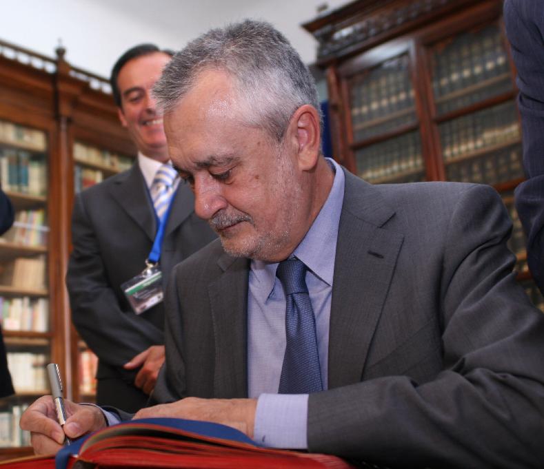 Foto 3 de 4 del artículo «El Presidente de la Junta de Andalucía inaugura las V Jornadas de Institutos Históricos…»