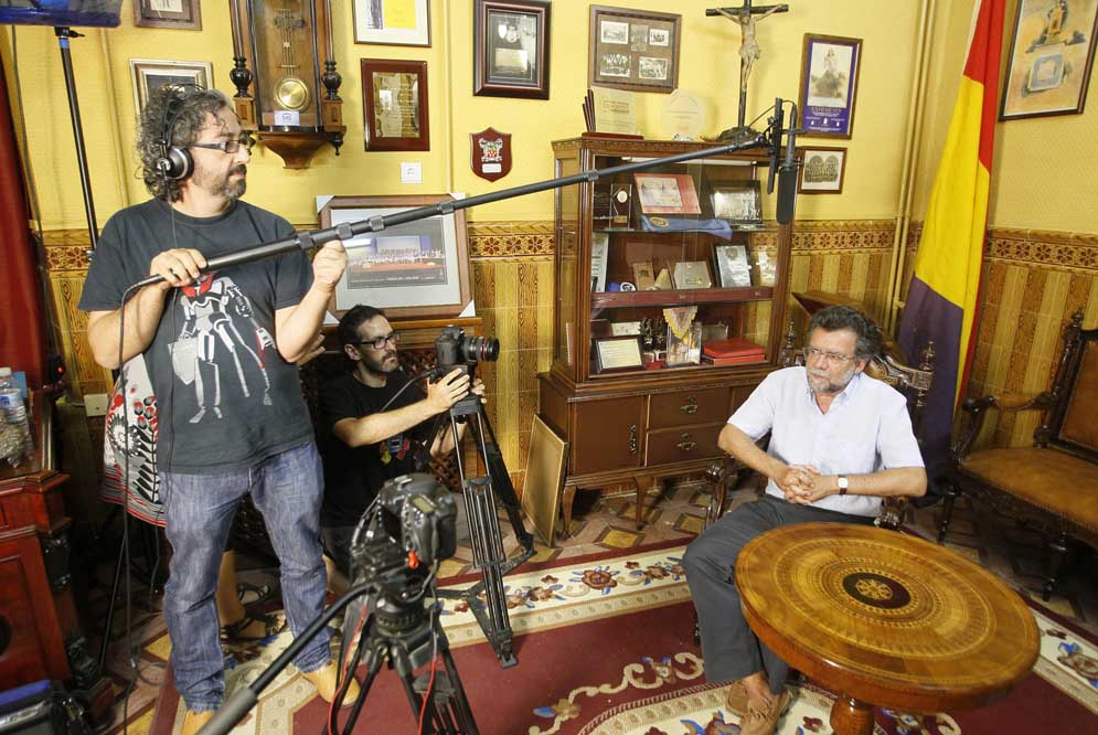 Foto 1 de 3 del artículo «Rodaje del documental 'Niceto Alcalá-Zamora. La tercera España' en el Instituto Aguilar y…»