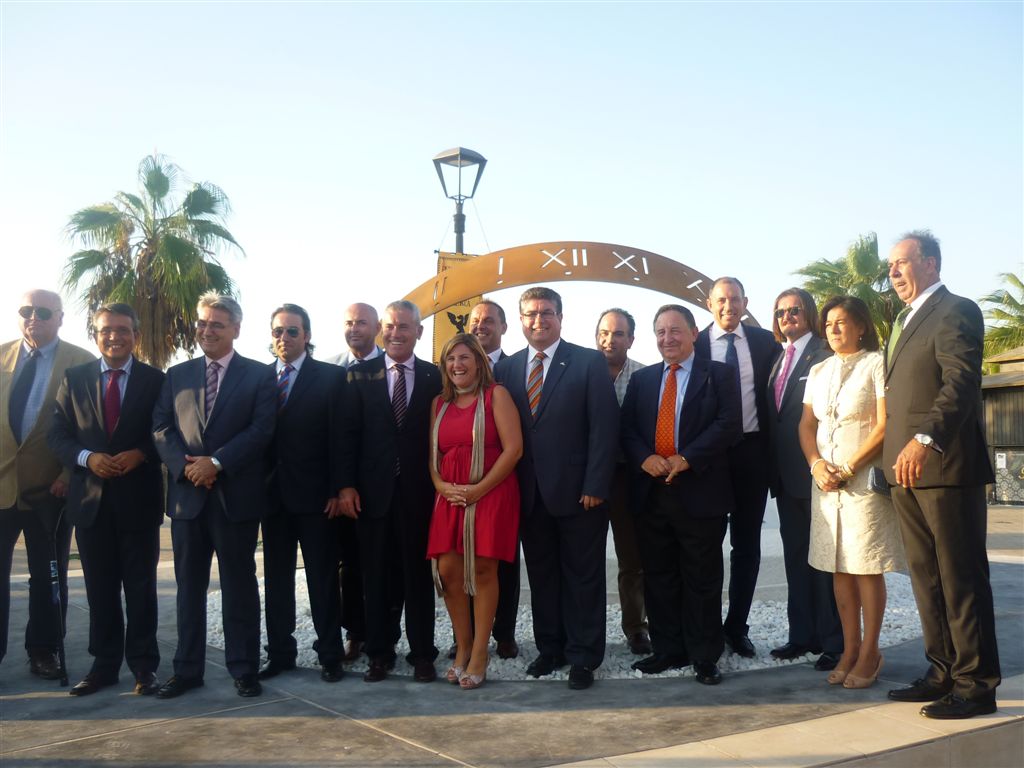 Foto 3 de 5 del artículo «Inauguración del monumento -Reloj Ecuatorial- de la Fundación Puerta de América»