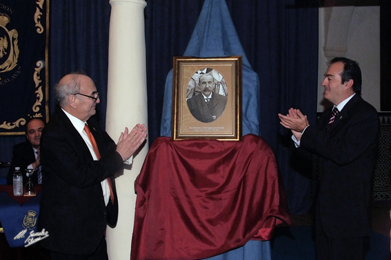 Foto 3 de 8 del artículo «Reconomiento a a familia Navarro Domínguez en el Acto Académico del Día de la Purísima»