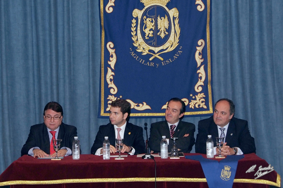 Foto 4 de 8 del artículo «Reconomiento a a familia Navarro Domínguez en el Acto Académico del Día de la Purísima»