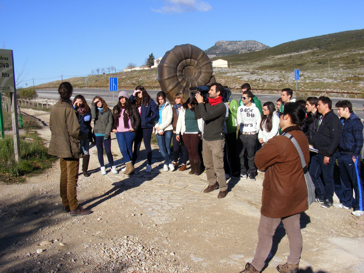 Foto 2 de 13 del artículo «Estudiantes del Aguilar y Eslava intervienen en un reportaje de Canal Sur sobre el…»