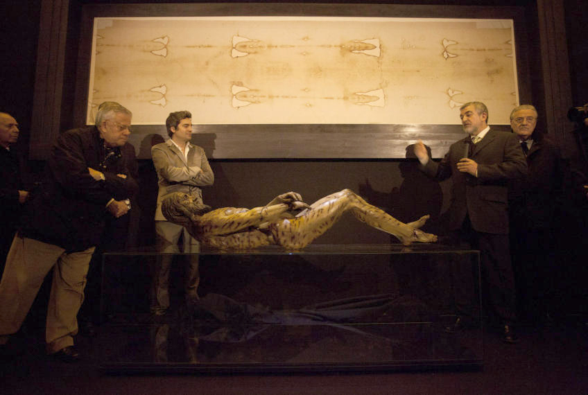 Foto 1 de 3 del artículo «Inauguración de la Exposición sobre la Sábana Santa en Málaga»