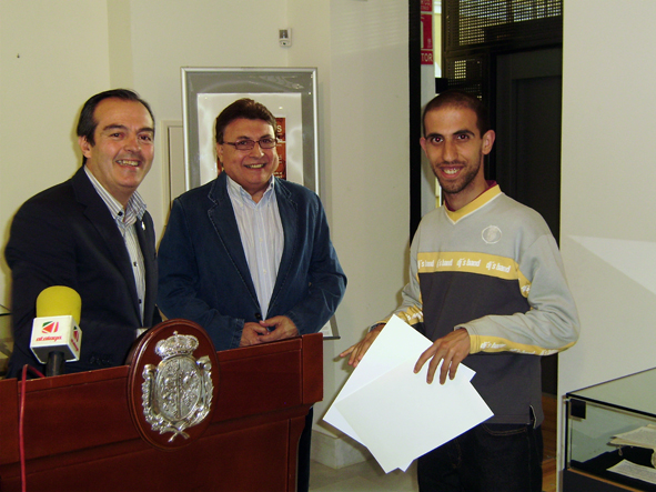 Foto 5 de 9 del artículo «Presentación de la Exposición «Diccionarios» y entrega de diplomas del Taller de…»