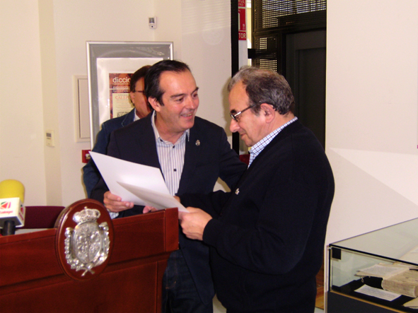 Foto 6 de 9 del artículo «Presentación de la Exposición «Diccionarios» y entrega de diplomas del Taller de…»