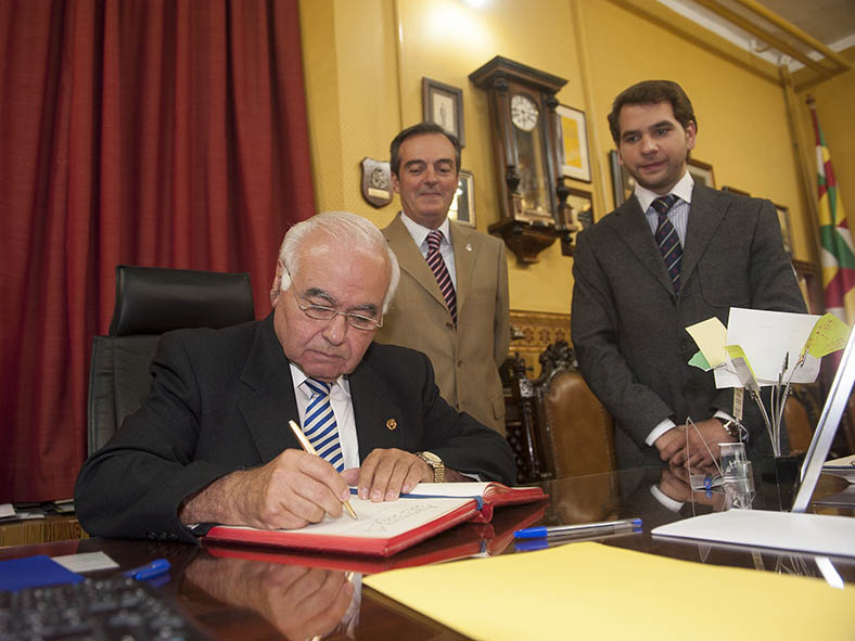 Foto 6 de 6 del artículo «Solemne Apertura de curso en el Instituto Aguilar y Eslava»