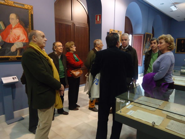 Foto 5 de 8 del artículo «El diplomático Inocencio Arias visita el Museo Aguilar y Eslava»