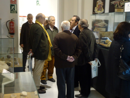 Foto 6 de 8 del artículo «El diplomático Inocencio Arias visita el Museo Aguilar y Eslava»