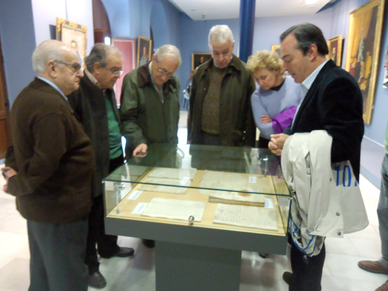 Foto 7 de 8 del artículo «El diplomático Inocencio Arias visita el Museo Aguilar y Eslava»