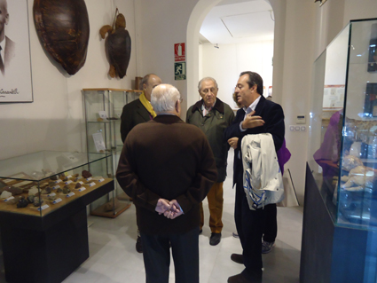 Foto 8 de 8 del artículo «El diplomático Inocencio Arias visita el Museo Aguilar y Eslava»