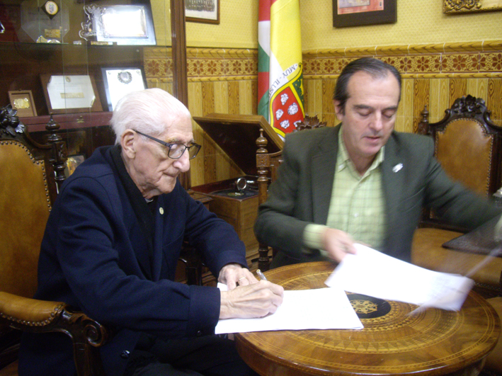 Foto 2 de 5 del artículo «La Fundación Aguilar y Eslava acogerá el Legado de Don José Burgos»