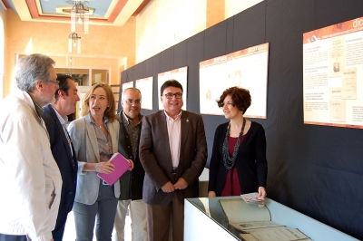 Foto del artículo «Inaugurada en la UCO la exposición «Diccionarios del fondo bibliográfico de la Fundación…»