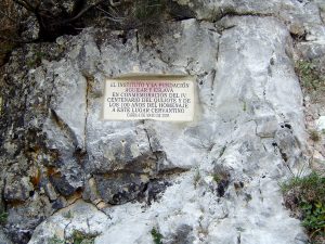 Foto 1 de 3 del artículo «El Instituto Aguilar y Eslava recuerda la Sima de Cabra como lugar cervantino»