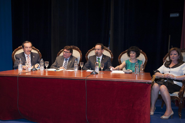 Foto 7 de 8 del artículo «Acto de graduación 2013 del alumnado del IES Aguilar y Eslava»
