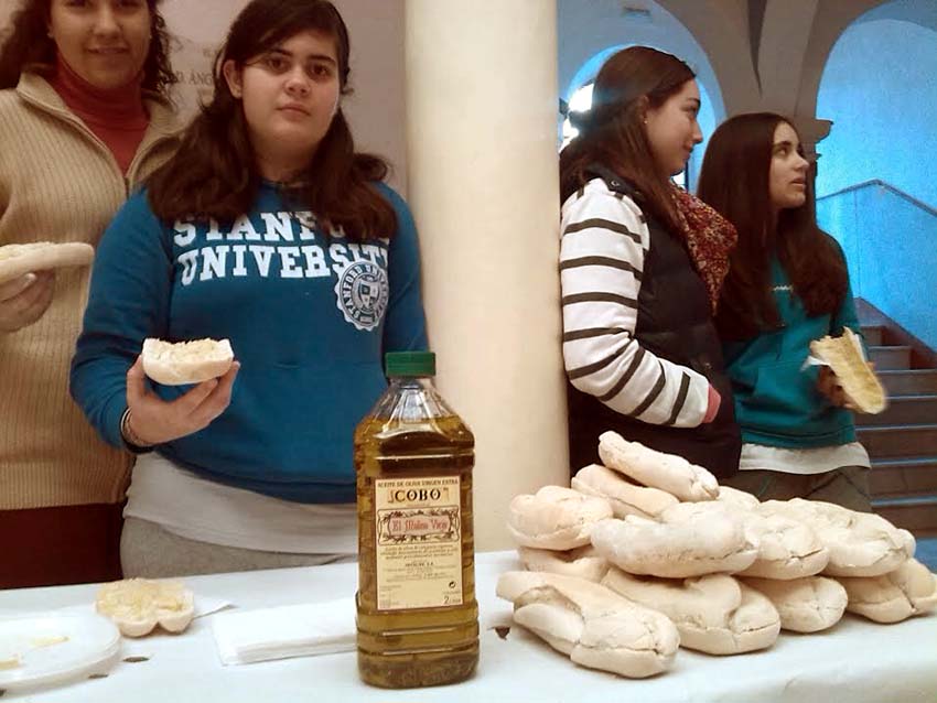 Foto 3 de 6 del artículo «El IES Aguilar y Eslava celebra el Día de Andalucía»