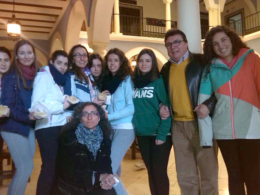 Foto 4 de 6 del artículo «El IES Aguilar y Eslava celebra el Día de Andalucía»