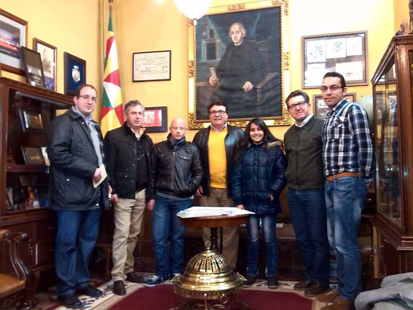Foto 5 de 6 del artículo «El IES Aguilar y Eslava celebra el Día de Andalucía»