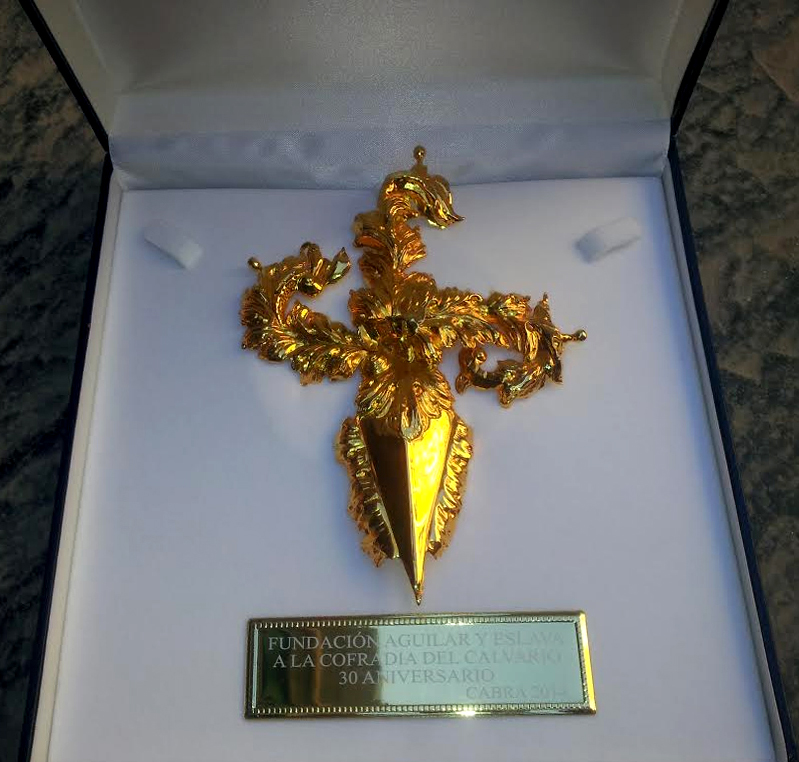 Foto 2 de 2 del artículo «Presente de la Fundación Aguilar y Eslava a la Cofradía del Calvario en su 30 aniversario»