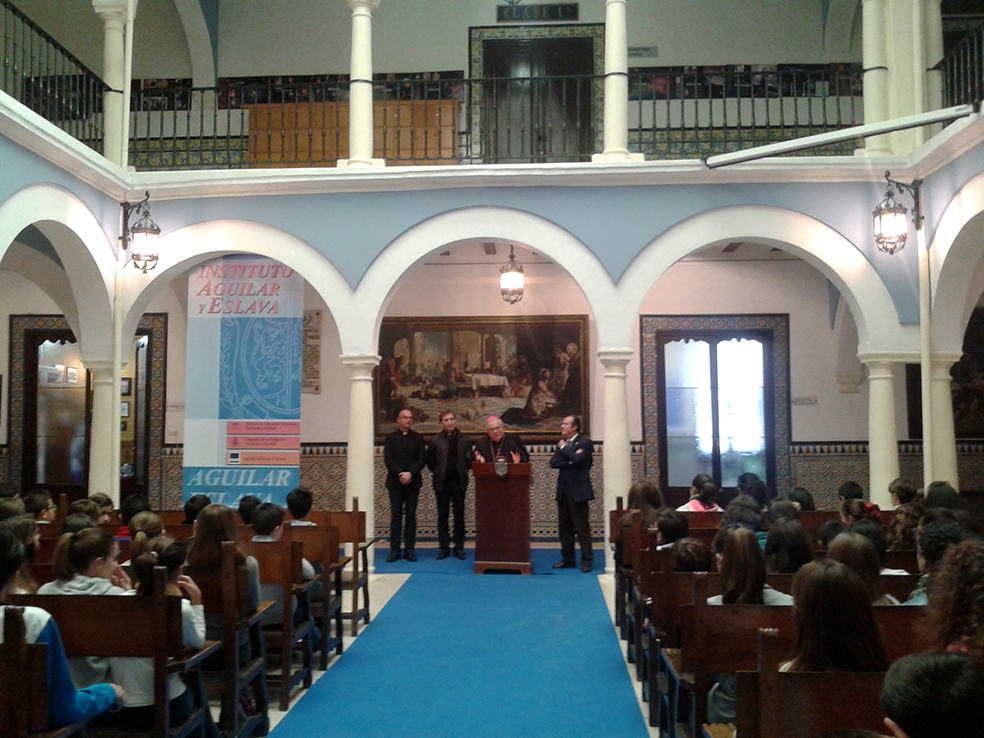 Foto 2 de 3 del artículo «El Obispo de Córdoba visita el Instituto Aguilar y Eslava, la Fundación y su Museo»