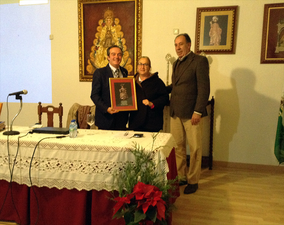 Foto del artículo «Conferencia sobre la Restauración de la Virgen del Rocío de Sanlúcar de Barrameda»