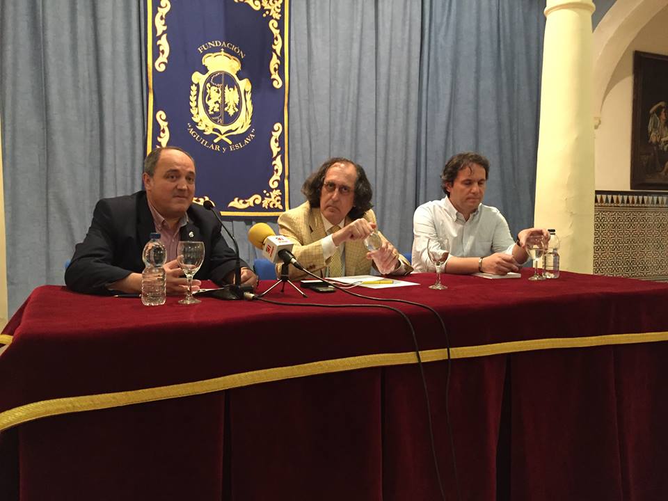 Foto 2 de 3 del artículo «Antonio Moya presentó su nuevo «Libro Blanco», recopilación de artículos en prensa»