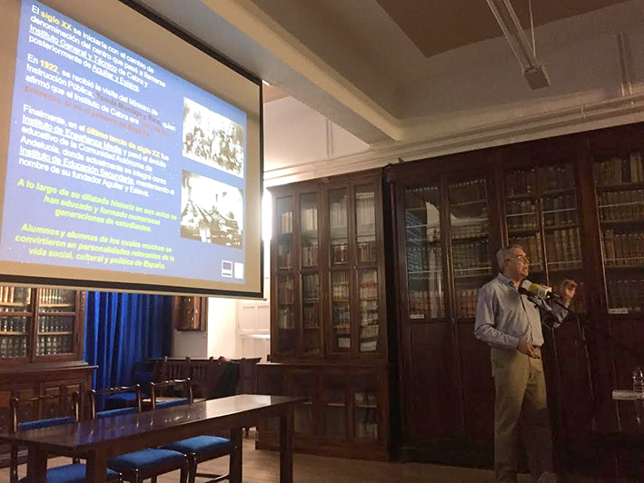 Foto 2 de 3 del artículo «Conferencia del profesor Mañas sobre el patrimonio educativo y científico del Instituto…»