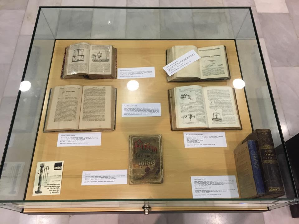 Foto 1 de 6 del artículo «Exposición: «La enseñanza de la Física y la Química de 1845 a 1939: Instrumentos y…»