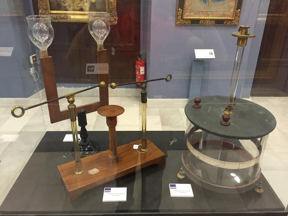 Foto 3 de 6 del artículo «Exposición: «La enseñanza de la Física y la Química de 1845 a 1939: Instrumentos y…»