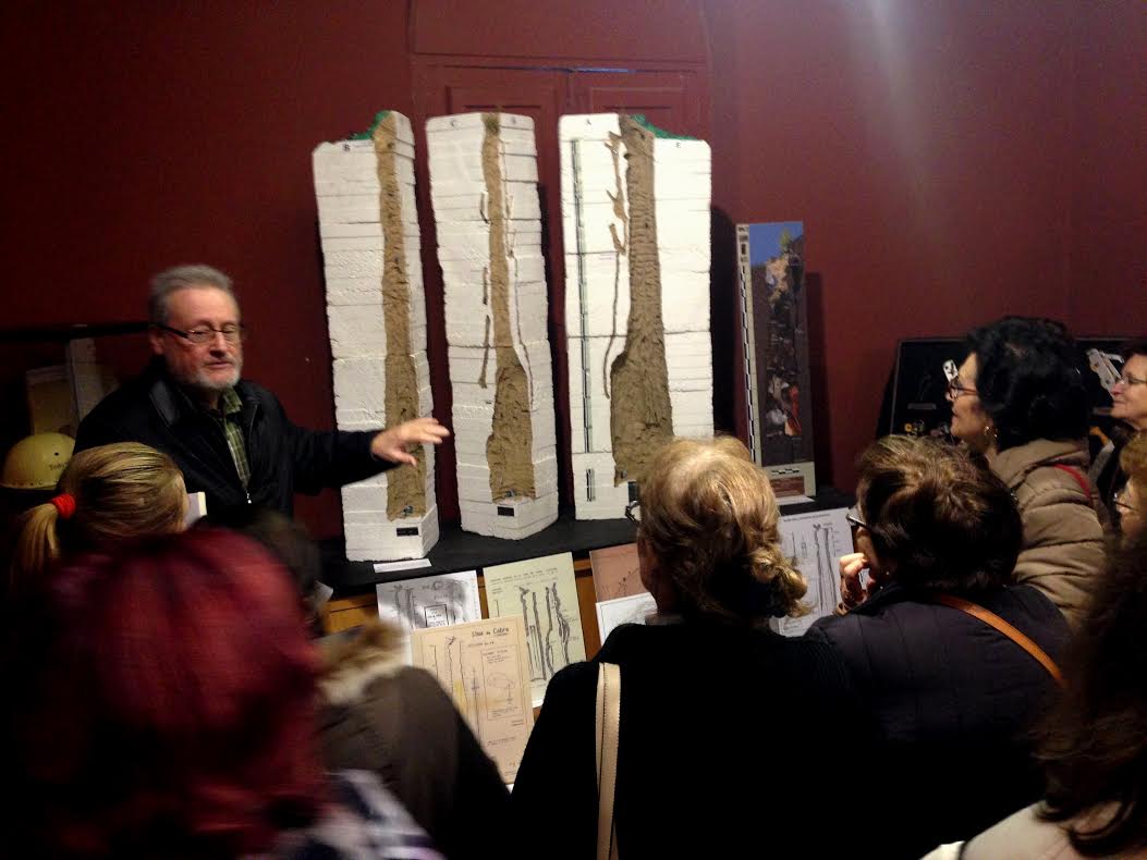 Foto 3 de 5 del artículo «Visita a la exposición «El Instituto-Colegio Aguilar y Eslava y la Sima de Cabra»»