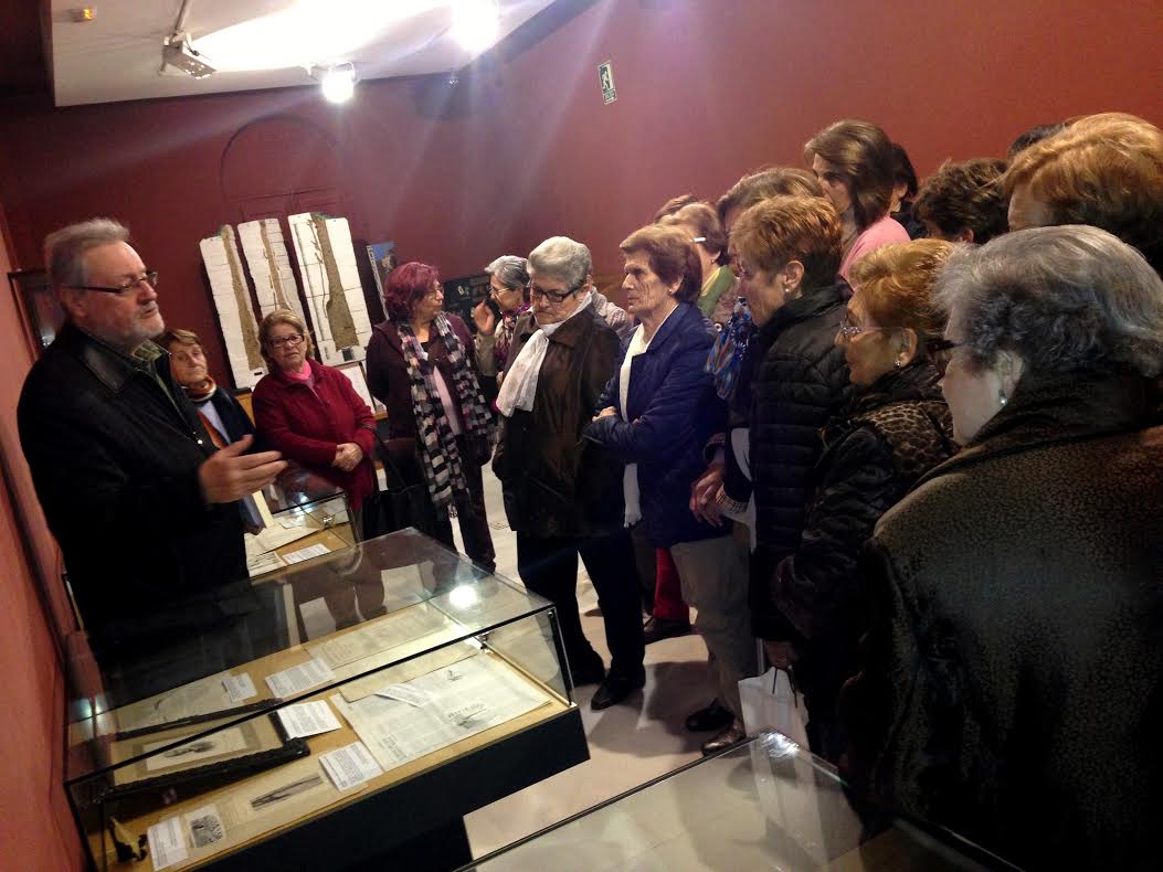 Foto 4 de 5 del artículo «Visita a la exposición «El Instituto-Colegio Aguilar y Eslava y la Sima de Cabra»»