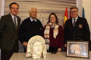 Foto del artículo «El Centro de Iniciativas Turísticas de Mérida entrega un busto del Genio de la Colonia al…»