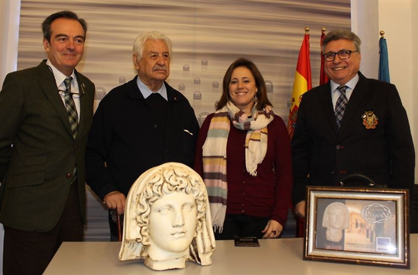 Foto del artículo «El Centro de Iniciativas Turísticas de Mérida entrega un busto del Genio de la Colonia al…»