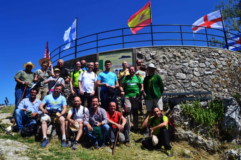 Foto 1 de 9 del artículo «90 años de la visita de los sabios al Picacho de la Sierra de Cabra»