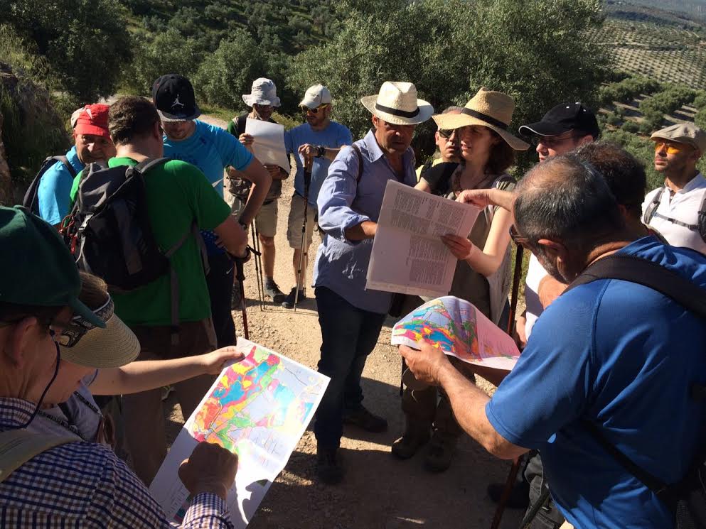 Foto 2 de 9 del artículo «90 años de la visita de los sabios al Picacho de la Sierra de Cabra»