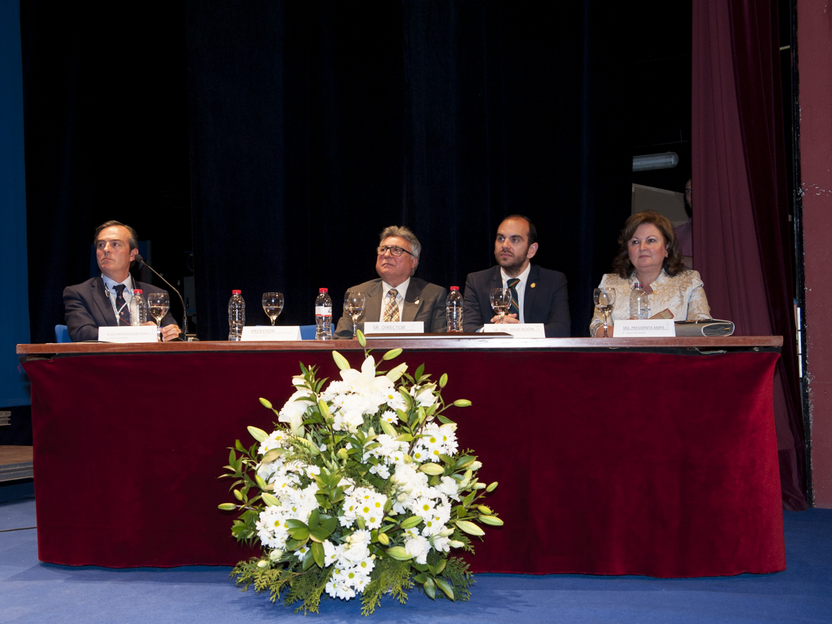 Foto 15 de 18 del artículo «Acto académico de Graduación 2016 de los estudiantes del Instituto Aguilar y Eslava»