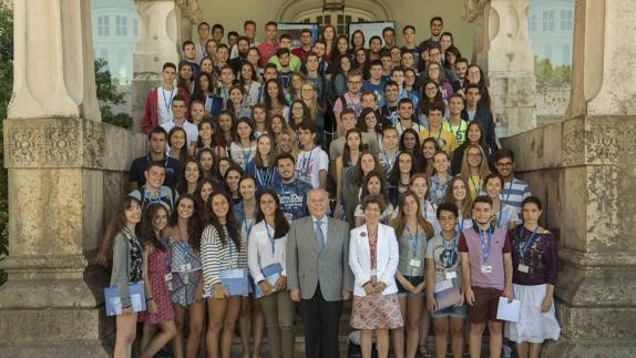 Foto del artículo «Tres alumnos del IES Aguilar y Eslava entre los 100 mejores expedientes de Bachillerato y…»