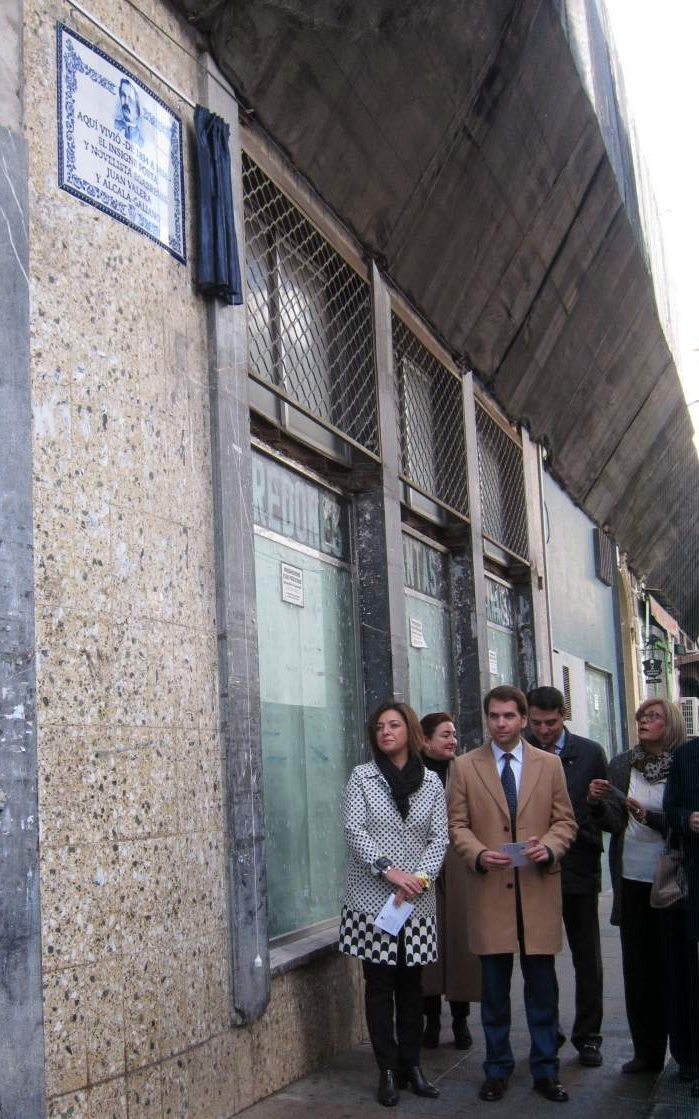 Foto 2 de 3 del artículo «Descubrimiento en Córdoba de un azulejo a la memoria de Valera»