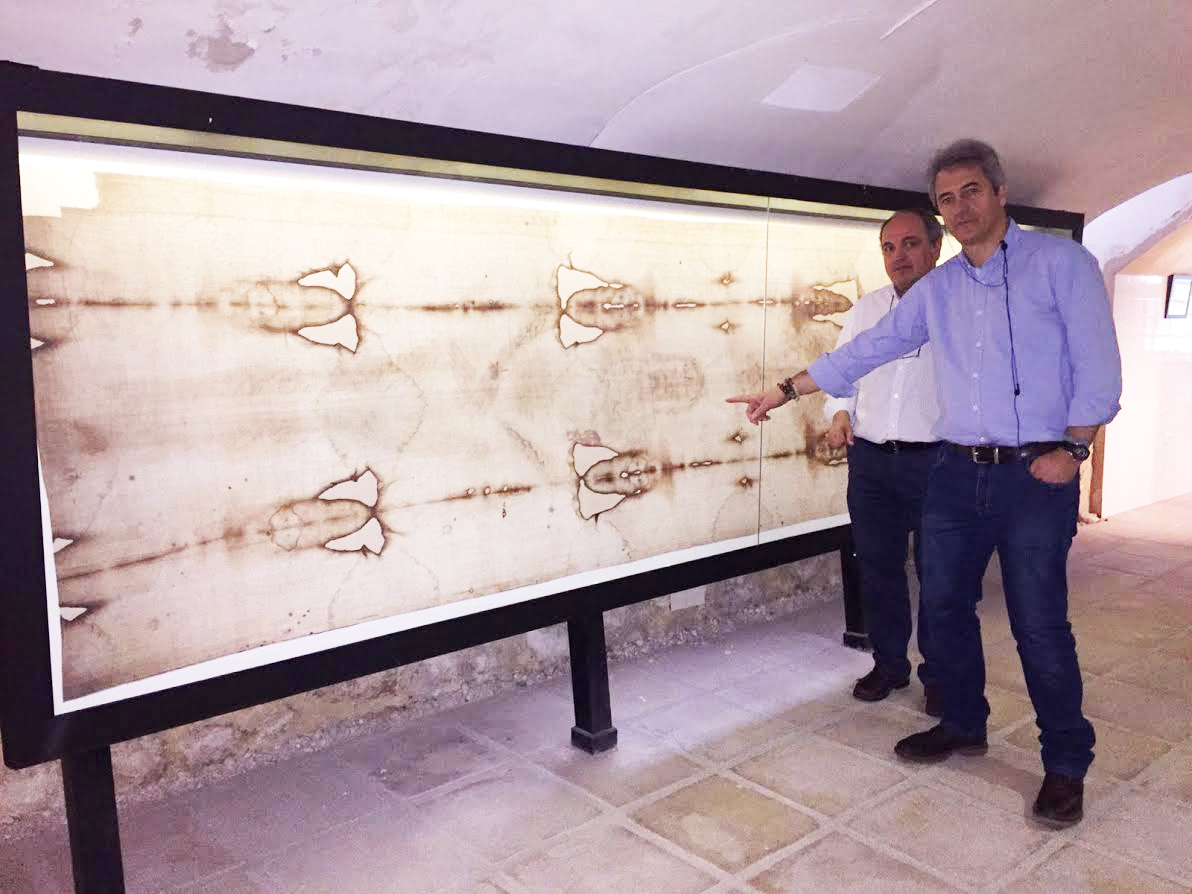 Foto 2 de 4 del artículo «El periodista deportivo Manolo Lama visita el Museo de la Pasión»