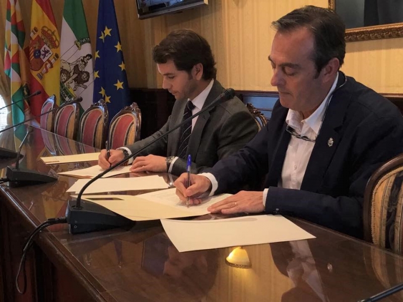 Foto del artículo «El Ayuntamiento de Cabra y la Fundación Aguilar y Eslava renuevan su convenio de…»