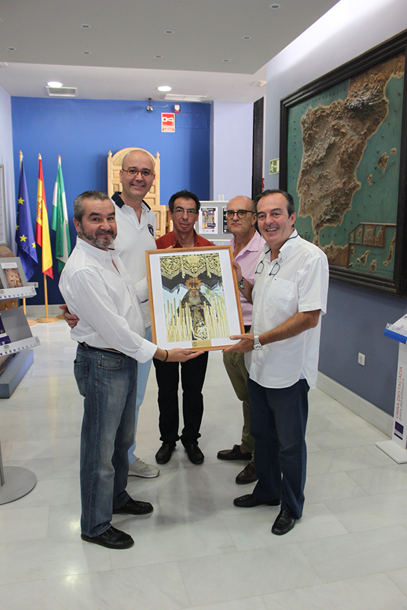 Foto 1 de 3 del artículo «La Hermandad pasionista del Cerro del Águila de Sevilla visita el Museo de la Pasión»